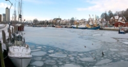 Strand und Wassersport in der Eckernförder Bucht Hafen in Eckernförde