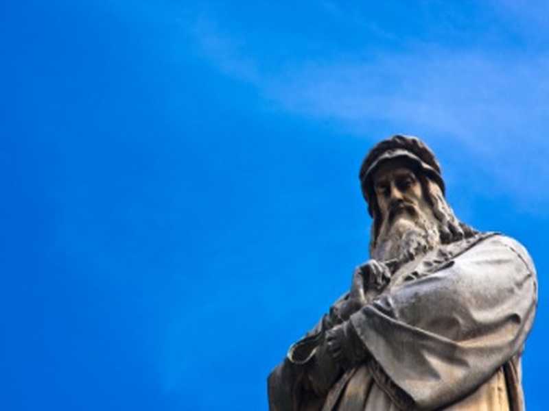 Da Vinci Statue