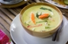 Thailändische Kokossuppe mit Huhn